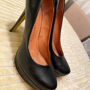 Black Chinese Laundry Pumps